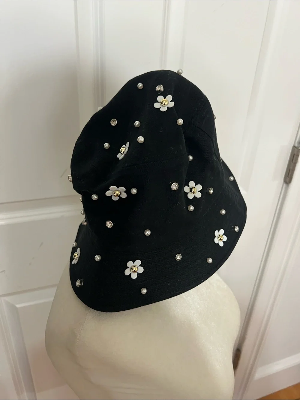 Black Floral Pearl Bucket Hat - Women's Fashion Accessory